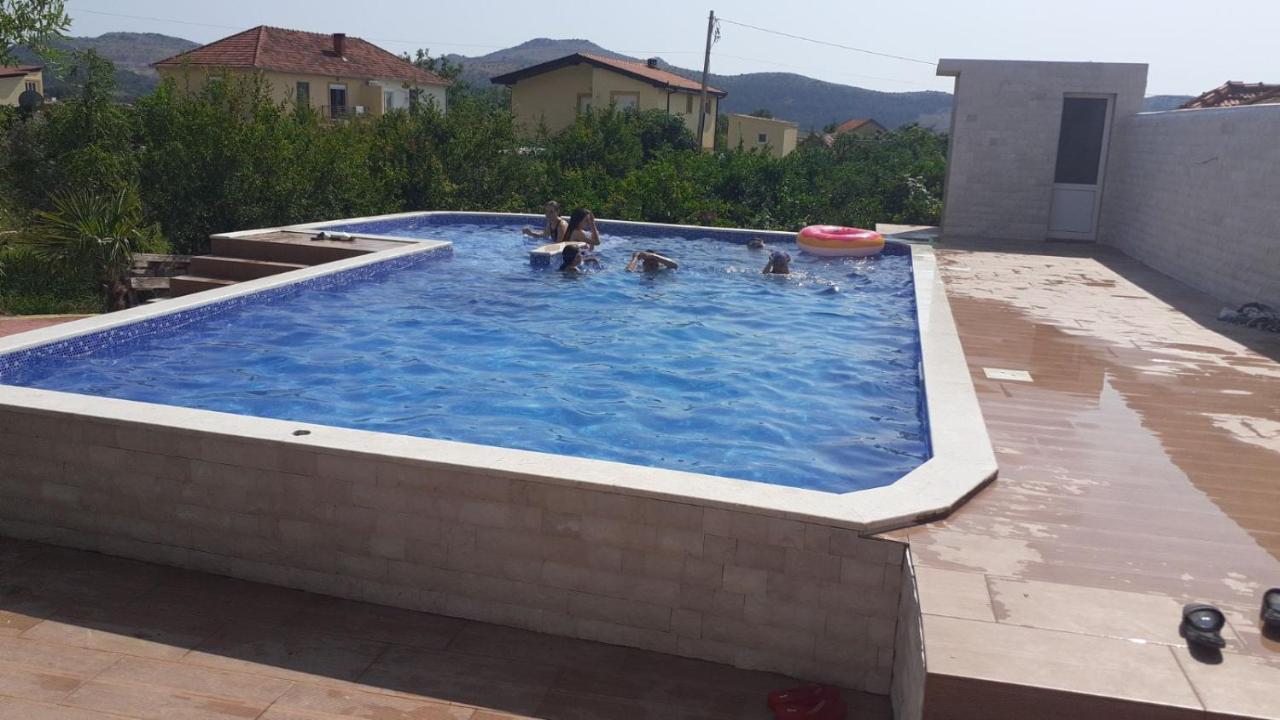 באר Villa Nilic מראה חיצוני תמונה
