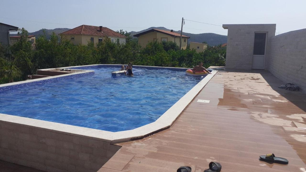 באר Villa Nilic מראה חיצוני תמונה
