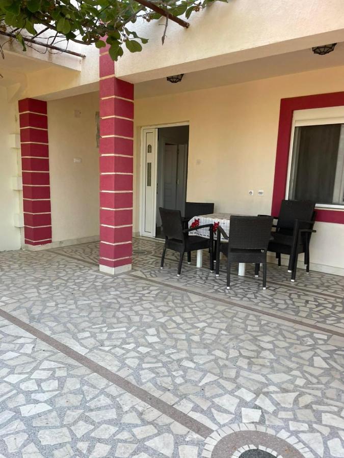 באר Villa Nilic מראה חיצוני תמונה