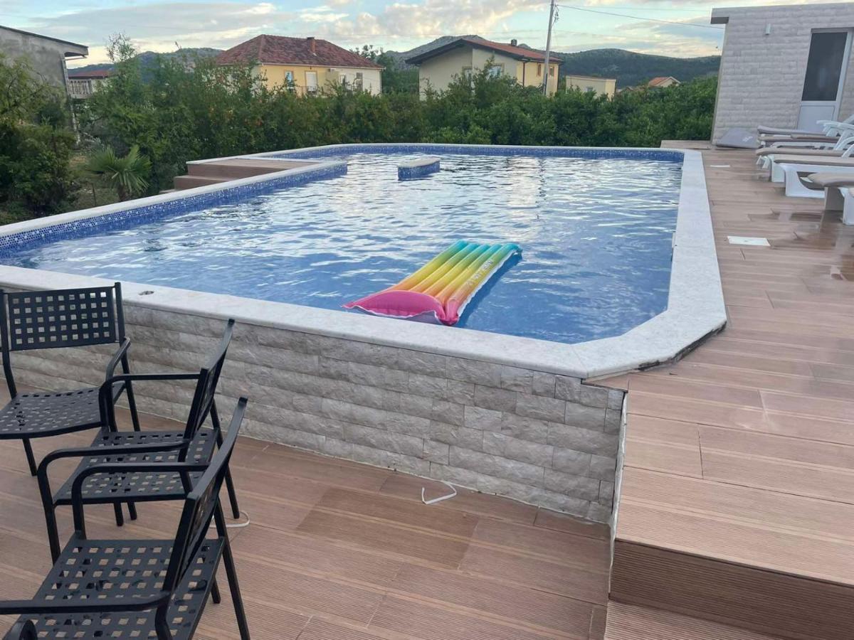 באר Villa Nilic מראה חיצוני תמונה