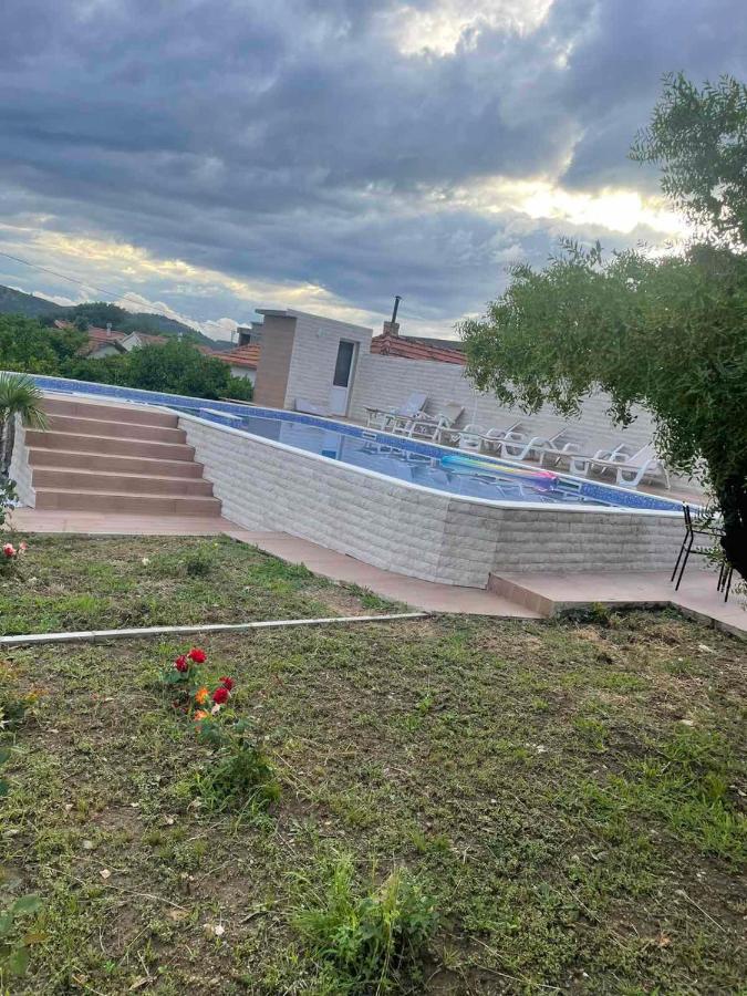 באר Villa Nilic מראה חיצוני תמונה
